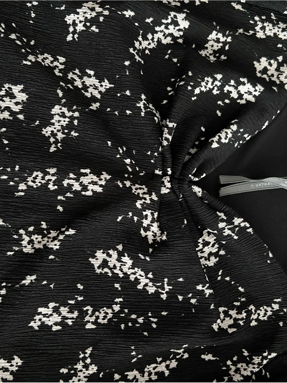Anthropologie sweetheart neck blouse puff sleeves black floral print L